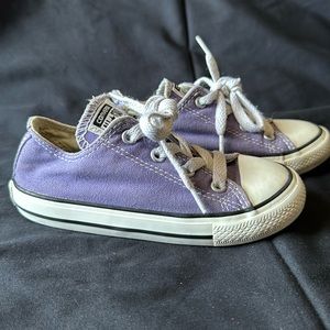 Converse lavender toddler size 9 low